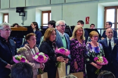 Familiars d’Agustín Judas junt amb l’alcalde i la regidora de cultura