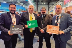 A l’esquerra, el president de la Mancomunitat, Fran López, amb altres càrrecs públics, a Fitur