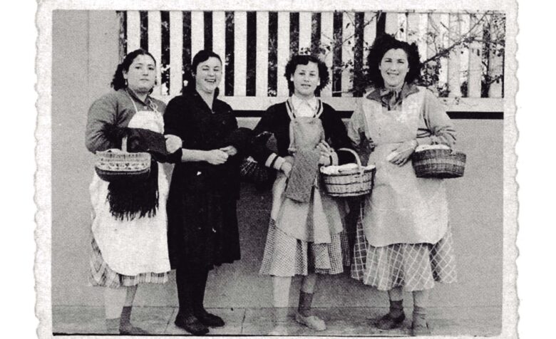Treballadores de la Pobla de Farnals en la Jutera en 1945 (Imatge extreta de la revista La Roda del Temps)