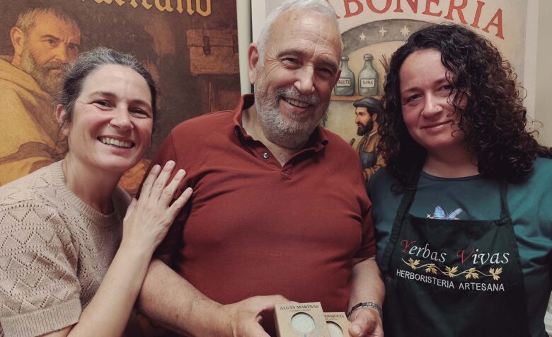 José Carrasco amb dos de les seues filles, Pilar i Lola, que dirigixen l’empresa des de la fàbrica de Montcada